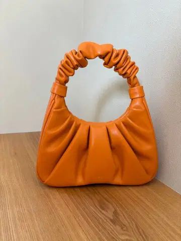 JW PEI 오렌지 핸드백