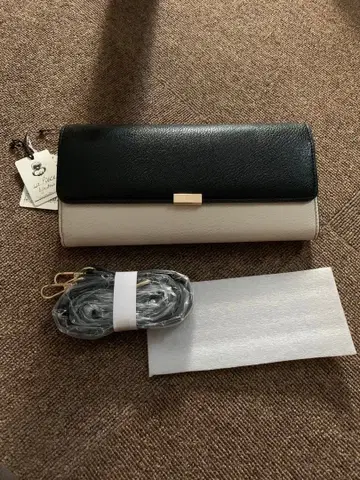 투톤 컬러 지갑 숄더백 블랙과 아이보리