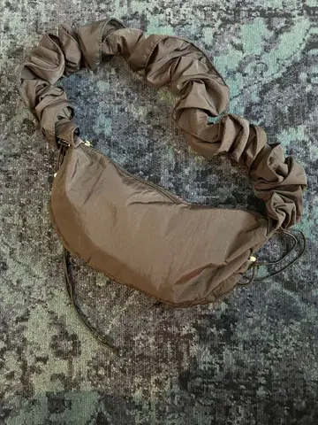 스모킹 핸들 숄더백