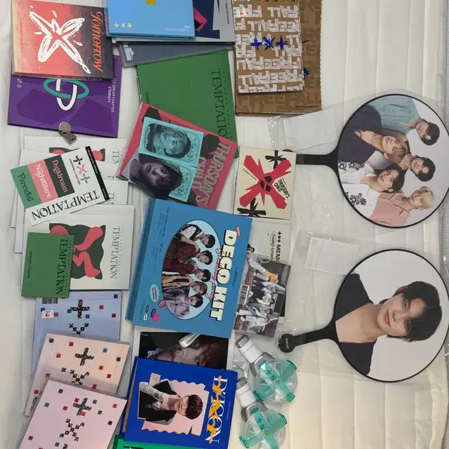 투모로우바이투게더 개봉앨범+응원봉+부채일괄 급처