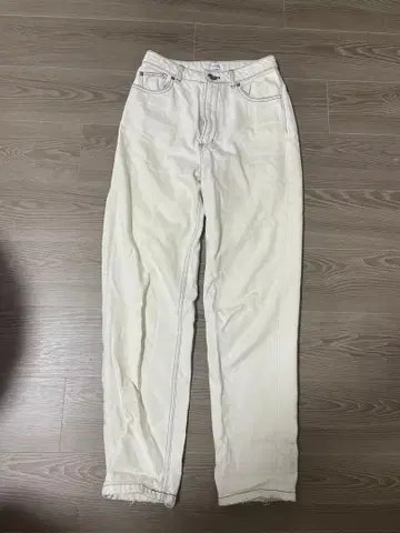 AMERI 화이트 스트레이트 데님