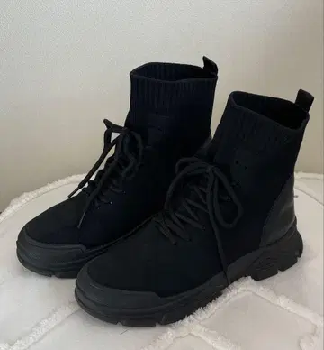 블랙 끈 포함 부츠