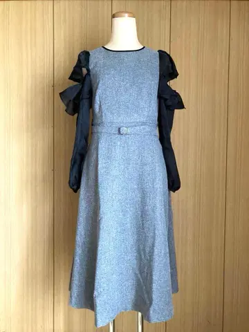 질스튜어트 프릴 소매 그레이 A라인 원피스