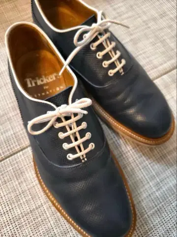 Tricker's 네이비 가죽 신발