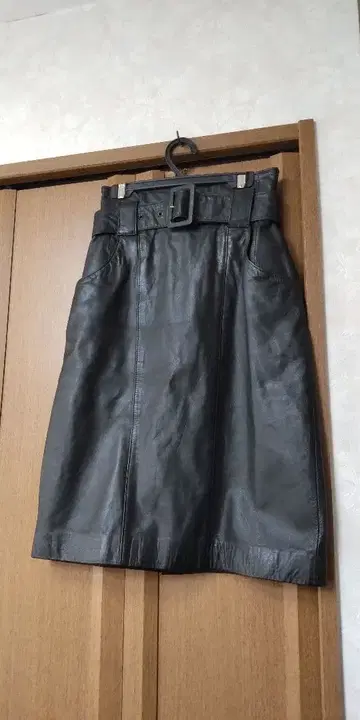 블랙 가죽 타이트 스커트 벨트 포함