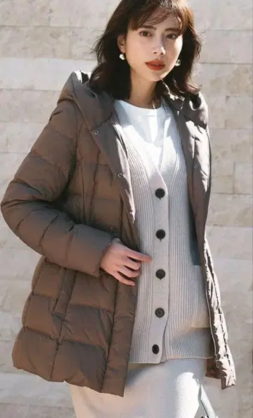 택 포함 새상품 23구 시레타프타 후드 부착 다운 자켓 38 브라운