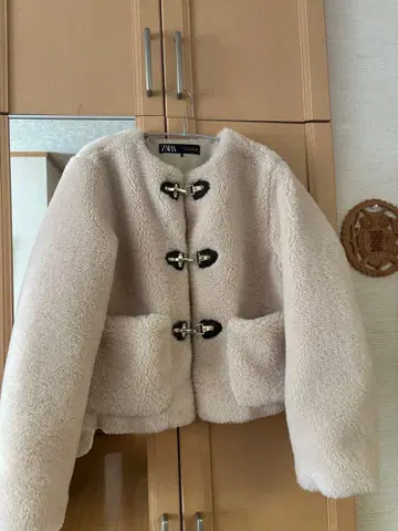 zara 페이크 보아 자켓 랍스터 스트랩