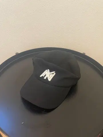 COMES AND GOES 블랙 캡