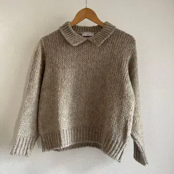 TRICOTS JEAN MARC 카라 부착 니트 스웨터