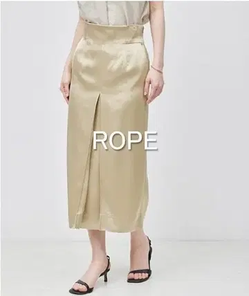 [택 포함 새상품] ROPE 새틴 박스 플리츠 광택 타이트 스커트