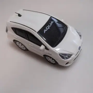 도요타 AQUA 화이트 미니카