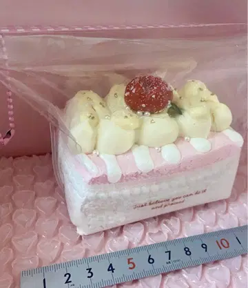 수감 생크림 케이크 스퀴즈