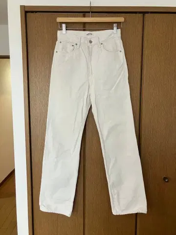 AURALEE 하드 트위스트 데님 화이트 스트레이트 데님 26