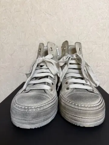 하이컷 스니커즈