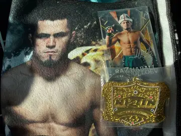 RAZHBAROV 사인 카드 & 챔피온 벨트 셰이드 라에프