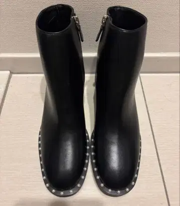 [ 미사용 새상품 ] 아키론 x Donoban 펄 숏부츠 M 사이즈