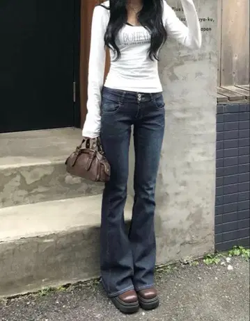 더블 버튼 로우라이즈 플레어 데님 팬츠