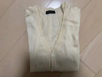 BARNEYS NEW YORK V넥 가디건 48사이즈