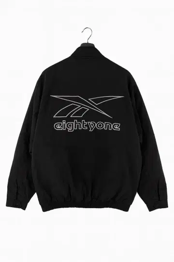 eight yone 블랙 점퍼 로고