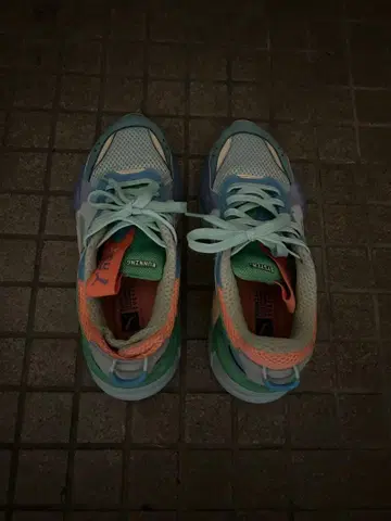 푸마 러닝 시스템 스니커즈. 사이즈는 24.5cm입니다.