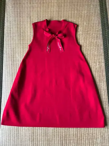 빨간색 슬리브리스 A라인 원피스