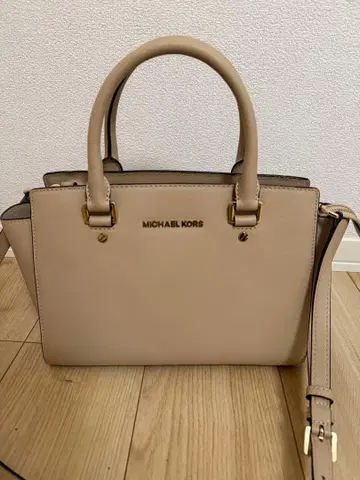 MICHAEL KORS 베이지 핸드백