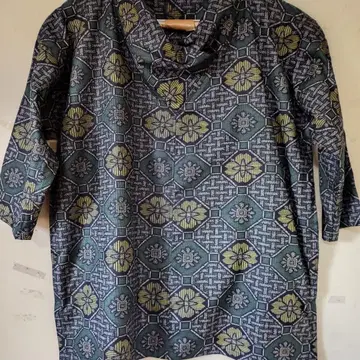 오시마 명주 그린 계열 레이어트 카라 루즈핏 튜닉