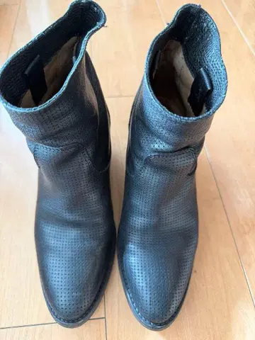 BUTTERO 부테로 안감 처리된 새상품급 숏부츠 블랙 웨스턴