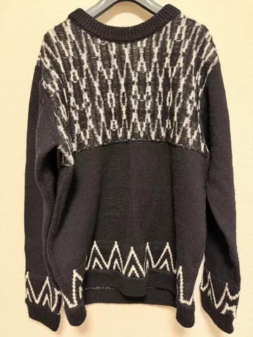 EDIFICE 기하학 패턴 니트 스웨터 블랙과 화이트