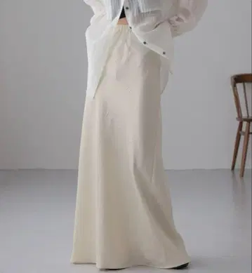 스트레치 새틴 스커트 M 사이즈 로리즈팜