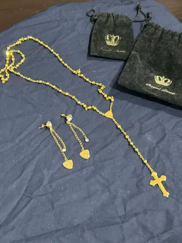 Royal Pussy 골드 십자가 로자리오와 귀걸이 세트
