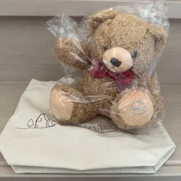 메르세데스 벤츠 테디베어와 토트백 2025