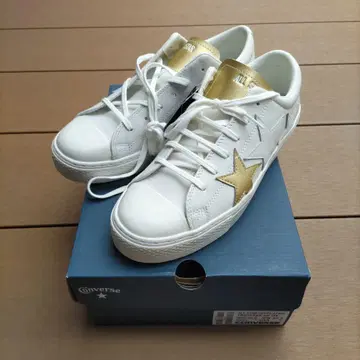 미사용 새상품 컨버스 쿠페 트리오 스타 25.5