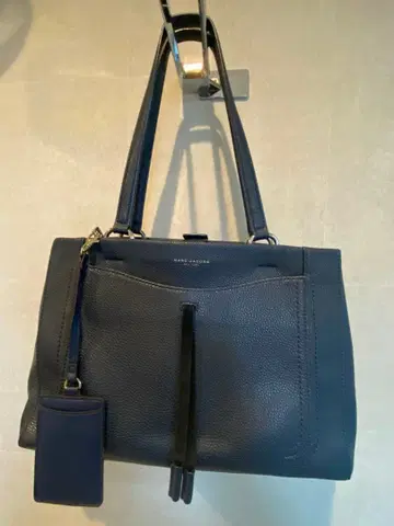 MARC JACOBS 네이비 가죽 숄더백