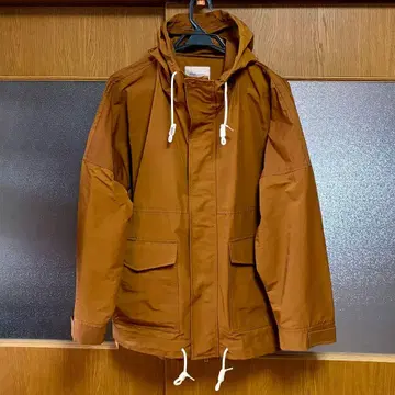 BEAMS LIGHTS 브라운 마운틴 파카