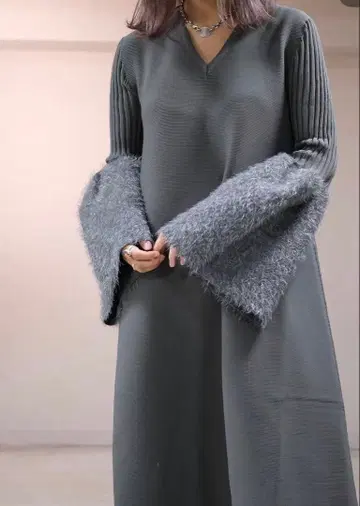 CFCL 벨 슬리브 라메 원피스 드레스