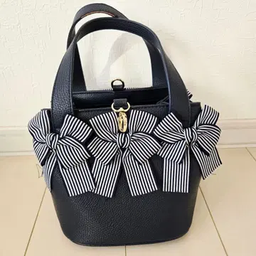 [네이비] 스트라이프 리본 포함 핸드백 큐브 백