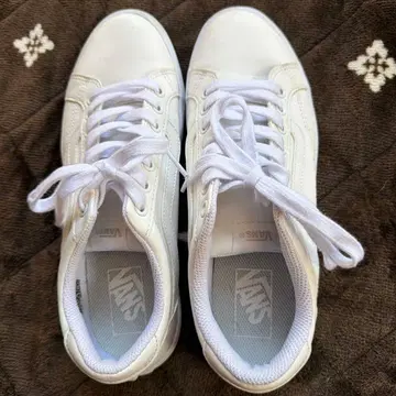 VANS 화이트 스니커즈