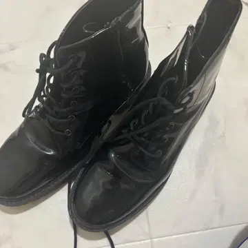 ZARA 에나멜 소재 부츠 M 사이즈 23cm~23.5cm