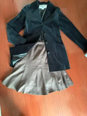 잉그 NBB 블랙 자켓 브라운 플레어 스커트 셋업