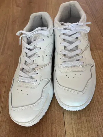 LACOSTE 화이트 스니커즈 25