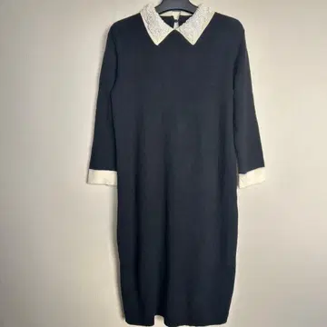 비즈 장식이 달린 블랙 무릎 기장 원피스