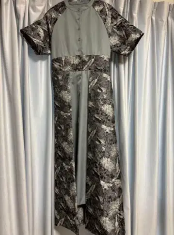 HARE 자카드 절개 스탠드 칼라 원피스