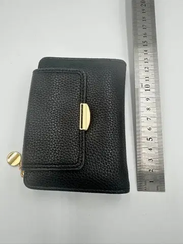 새상품 블랙 가죽 접이식 지갑