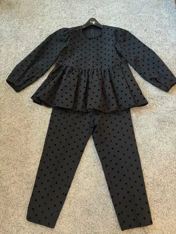 piccin 워셔블 플로키 도트 페플럼 블라우스 팬츠 셋업