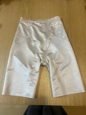 더 트리트 드레싱 거들