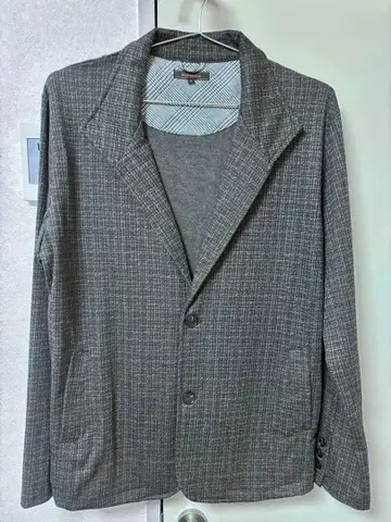 컨디션 최상 그레이 계열 체크 무늬 자켓