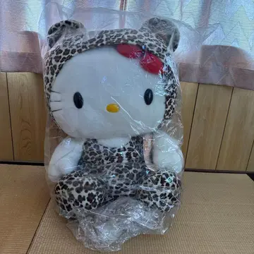 헬로키티 레오파드 무늬 봉제 인형 본체