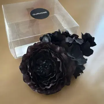 [ 새상품급 ] OURHOME 하레의 날 코사지 버건디 블랙