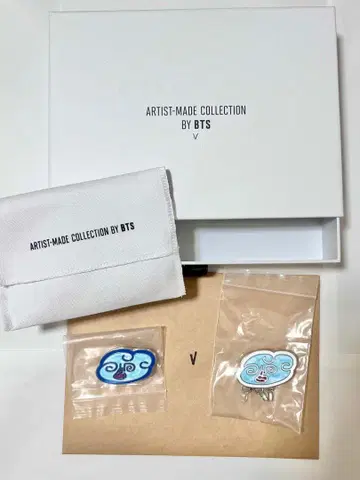 BTS ARTIST-MADE COLLECTION V 핀 배지 2개 세트